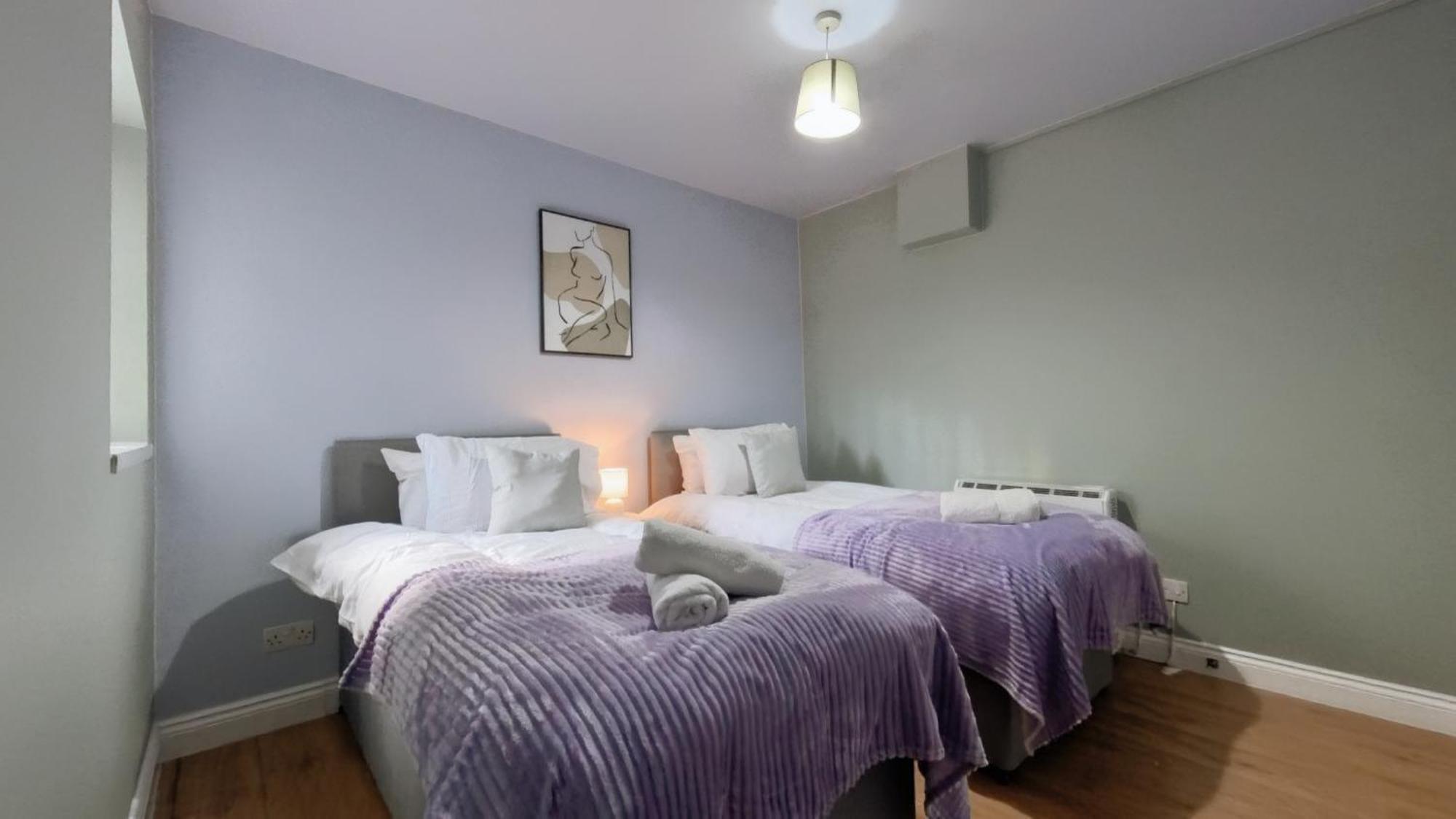Group Bookings: Up To 30 Guests Across 5 Spacious Flats! Keyless Access Free Wifi & Parking Birmingham Extérieur photo