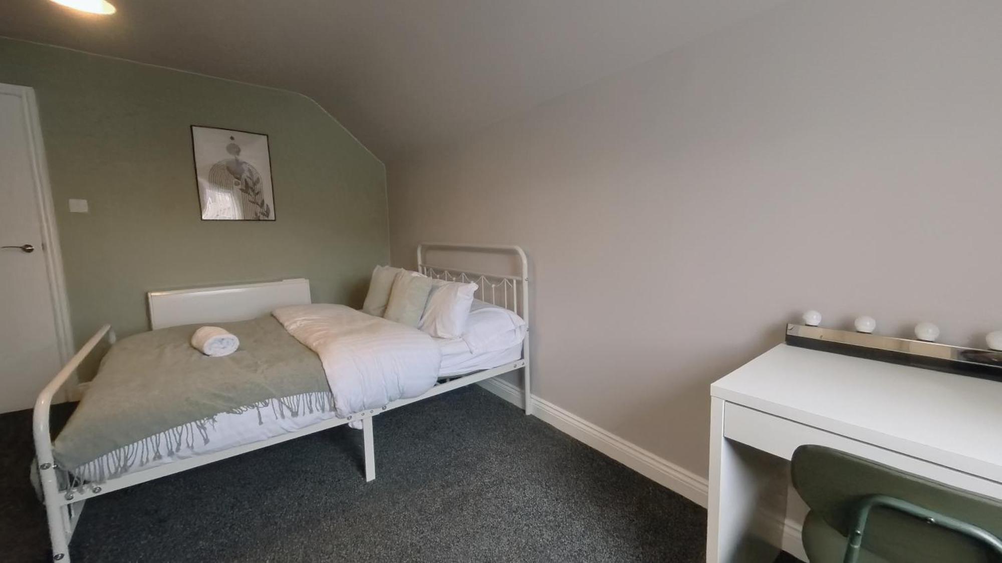Group Bookings: Up To 30 Guests Across 5 Spacious Flats! Keyless Access Free Wifi & Parking Birmingham Extérieur photo