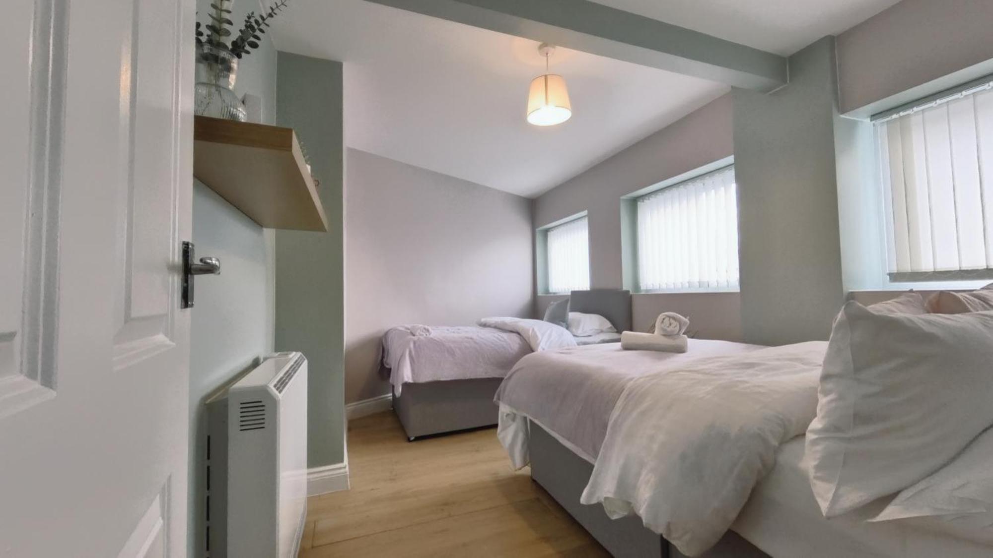 Group Bookings: Up To 30 Guests Across 5 Spacious Flats! Keyless Access Free Wifi & Parking Birmingham Extérieur photo