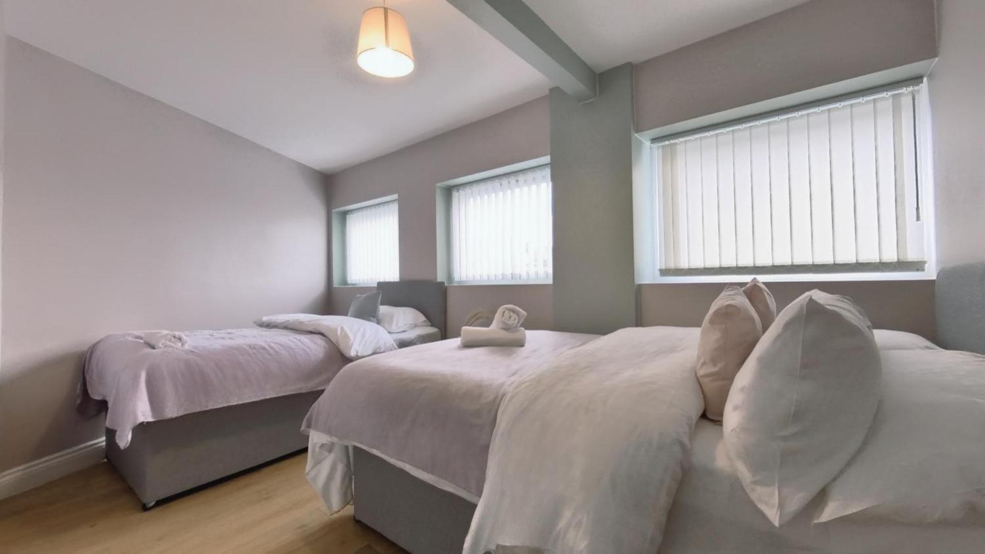 Group Bookings: Up To 30 Guests Across 5 Spacious Flats! Keyless Access Free Wifi & Parking Birmingham Extérieur photo