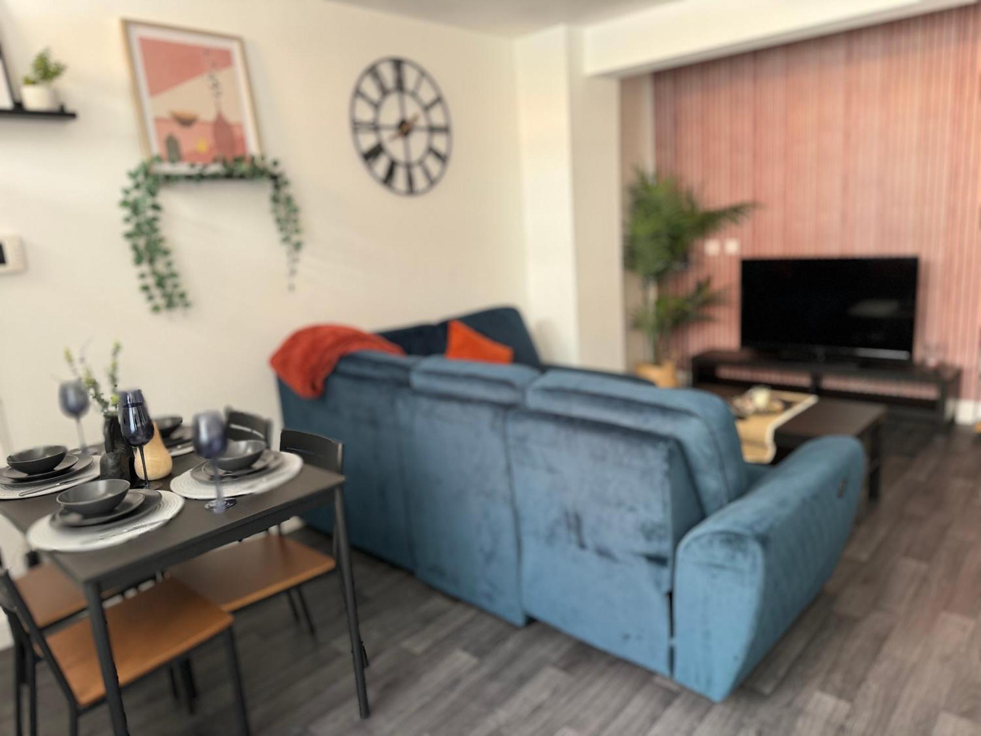 Group Bookings: Up To 30 Guests Across 5 Spacious Flats! Keyless Access Free Wifi & Parking Birmingham Extérieur photo