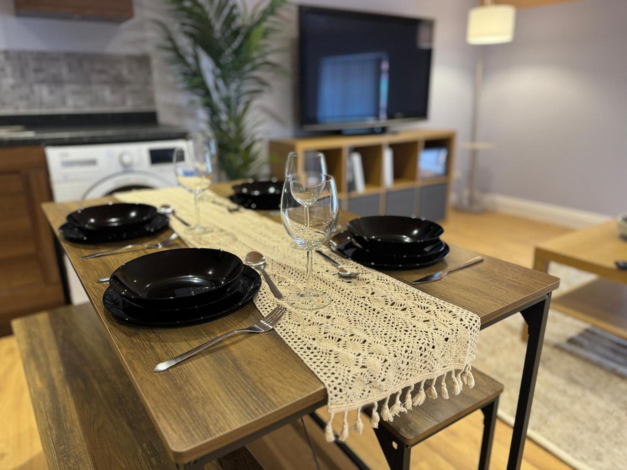 Group Bookings: Up To 30 Guests Across 5 Spacious Flats! Keyless Access Free Wifi & Parking Birmingham Extérieur photo