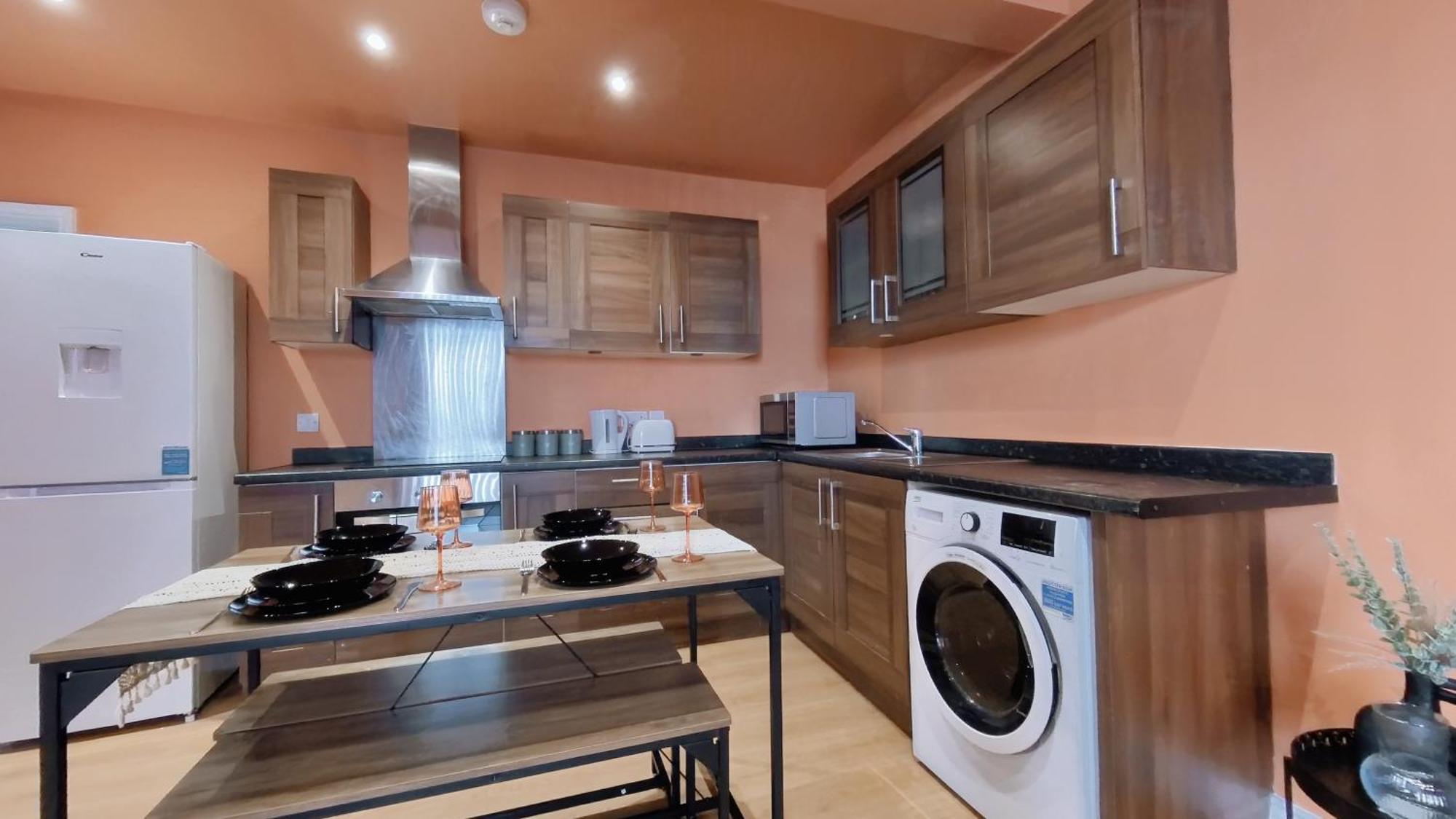 Group Bookings: Up To 30 Guests Across 5 Spacious Flats! Keyless Access Free Wifi & Parking Birmingham Extérieur photo