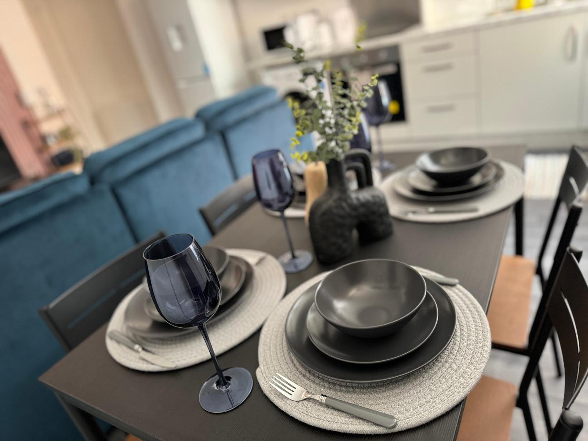 Group Bookings: Up To 30 Guests Across 5 Spacious Flats! Keyless Access Free Wifi & Parking Birmingham Extérieur photo