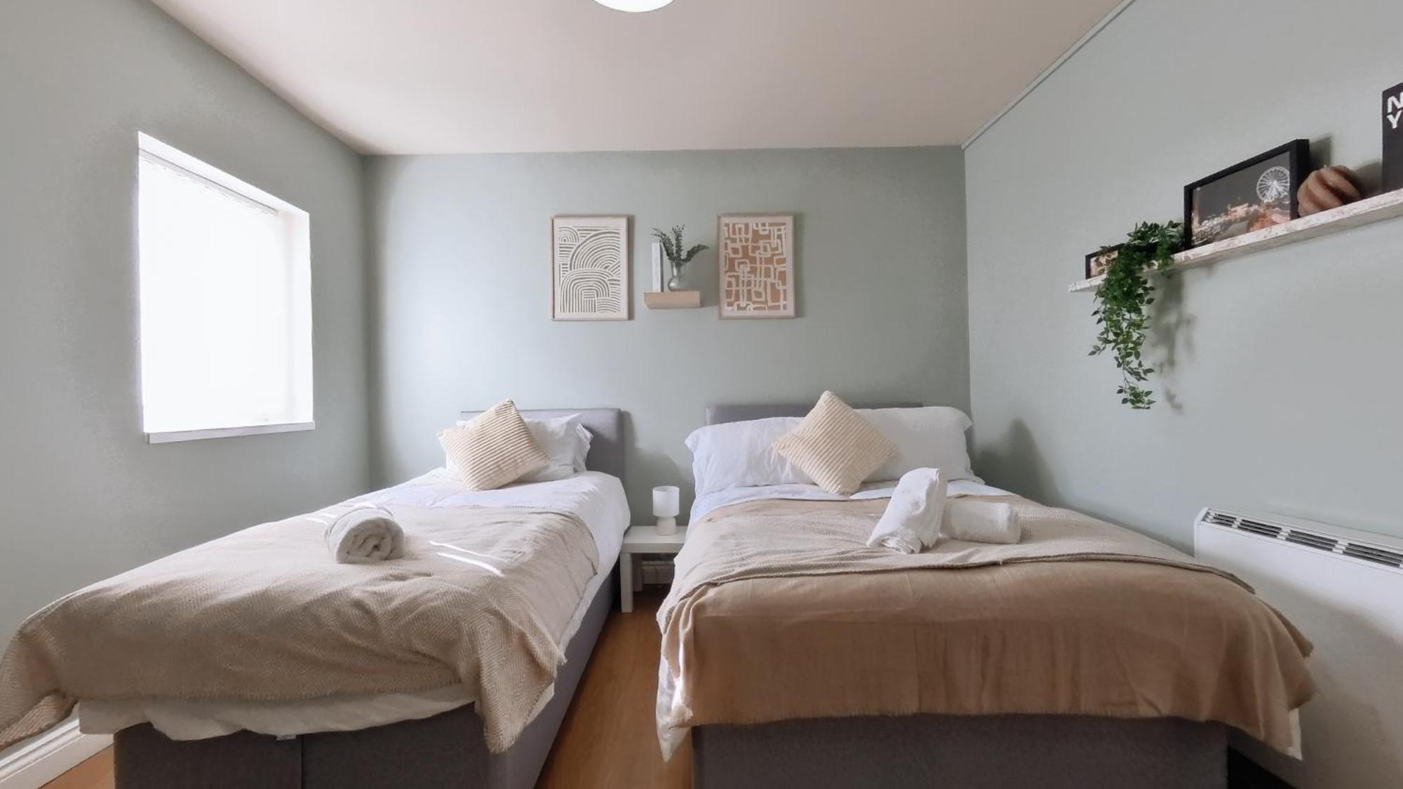 Group Bookings: Up To 30 Guests Across 5 Spacious Flats! Keyless Access Free Wifi & Parking Birmingham Extérieur photo